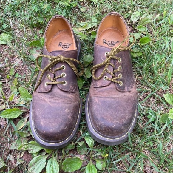 Dr. Martens Other - Dr. Martens 1561 low top leather oxford shoes in brown size 12 mens